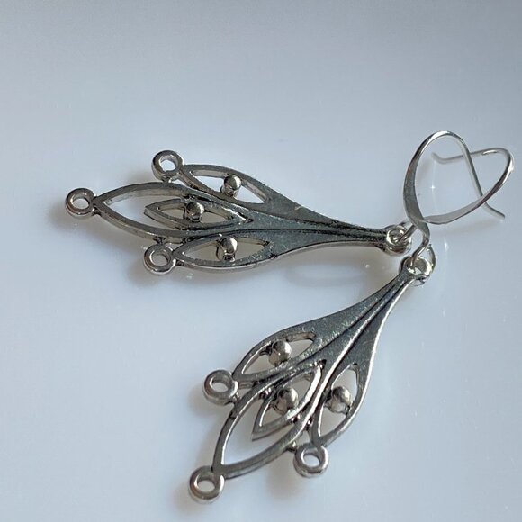 ❤️ Silver Leaf Drop Earrings - Picture 7 of 10